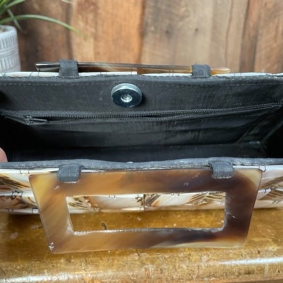 Shell Clutch - Rare Statement Piece - Picture 10 of 11